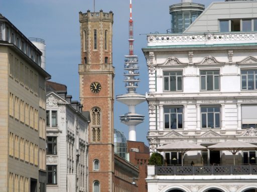 Altes Postgebäude und Fernsehturm